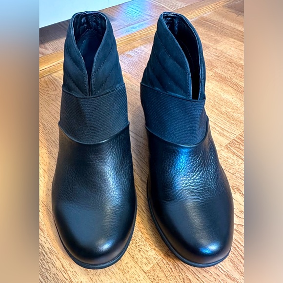 Aetrex Adele black quilted ankle boots NEW! size 5.5 - Picture 2 of 7